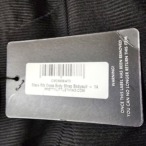 Asymmetric Black Ribbed Bodysuit With One Sleeve By PrettyLittleThing - 14 - Picture 6 of 10